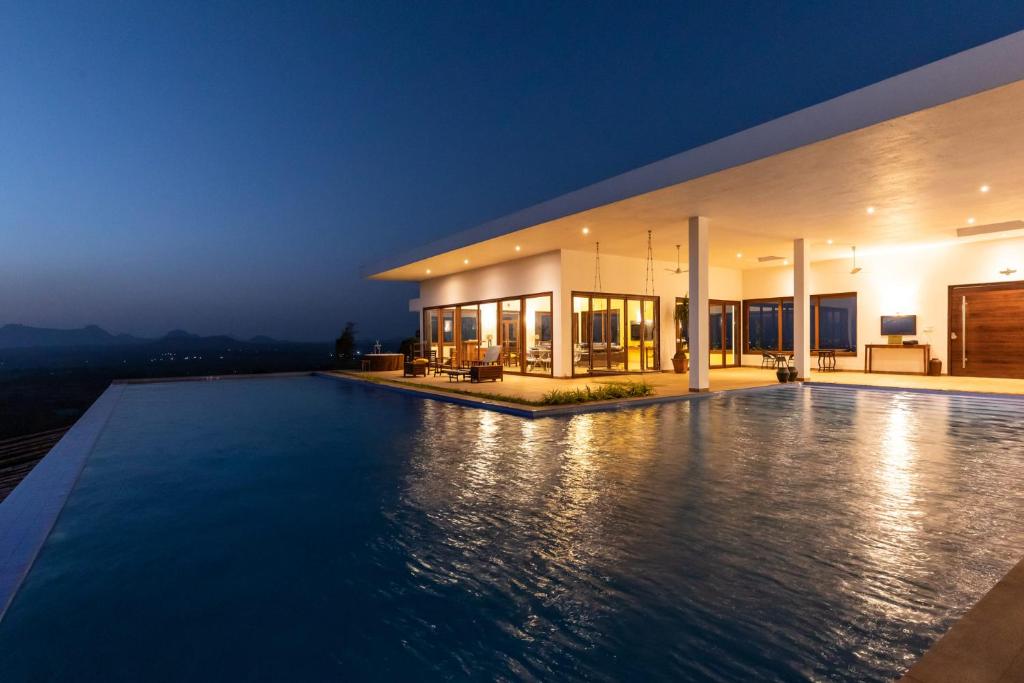 StayVista at Sunset on the Lake — Hotel in Igatpuri