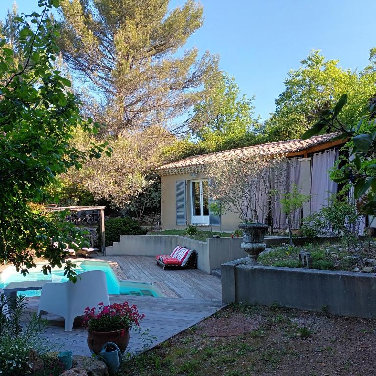 Sous l'Olivier, Buisson