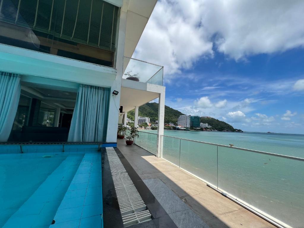 Nancy Beach Front Villa