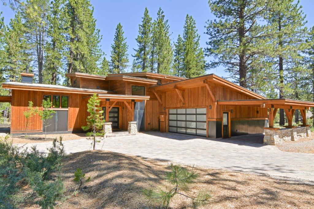 Henness Escape, Truckee