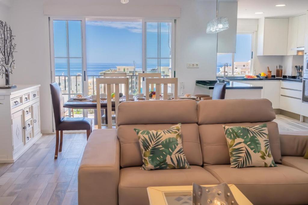 Panamanian Blue Sea View Flat - 5