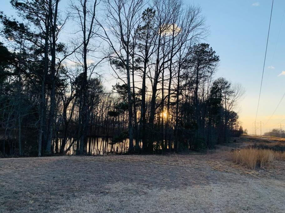 Mountain Vibes at Hidden Pond Lodge - 3beds/2bth, Knightdale