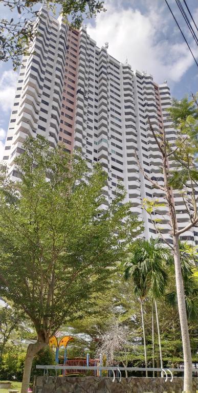SERI SAYANG BATU FERRINGHI WITH 2 BEDROOM CONDO — Hotel in Penang