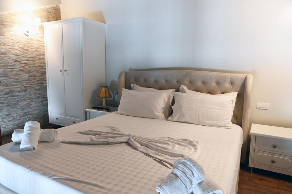 Hotel Onufri — Hotel rooms in Golem, Tirane