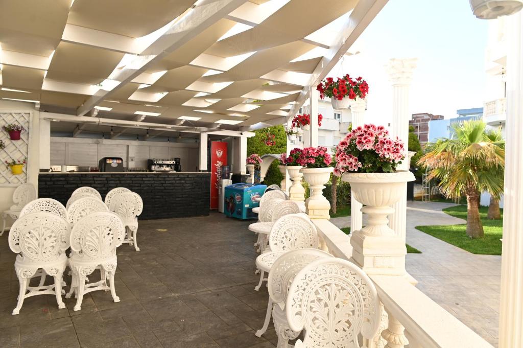 Hotel Onufri — Restaurant & bars in Golem, Tirane