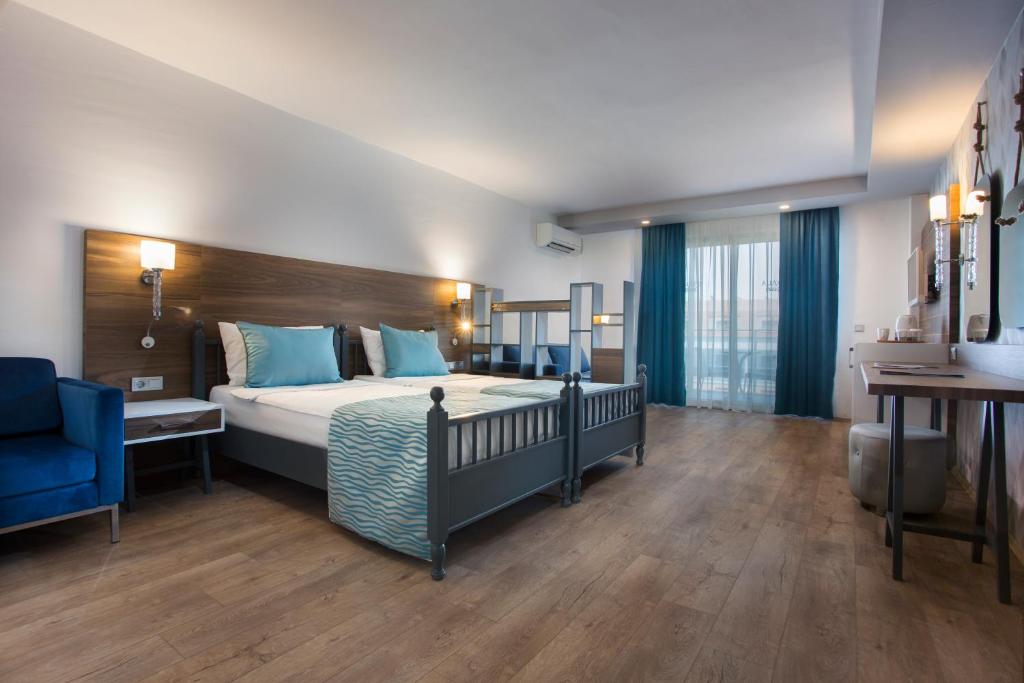 Eftalia Ocean — Hotel rooms in Turkler