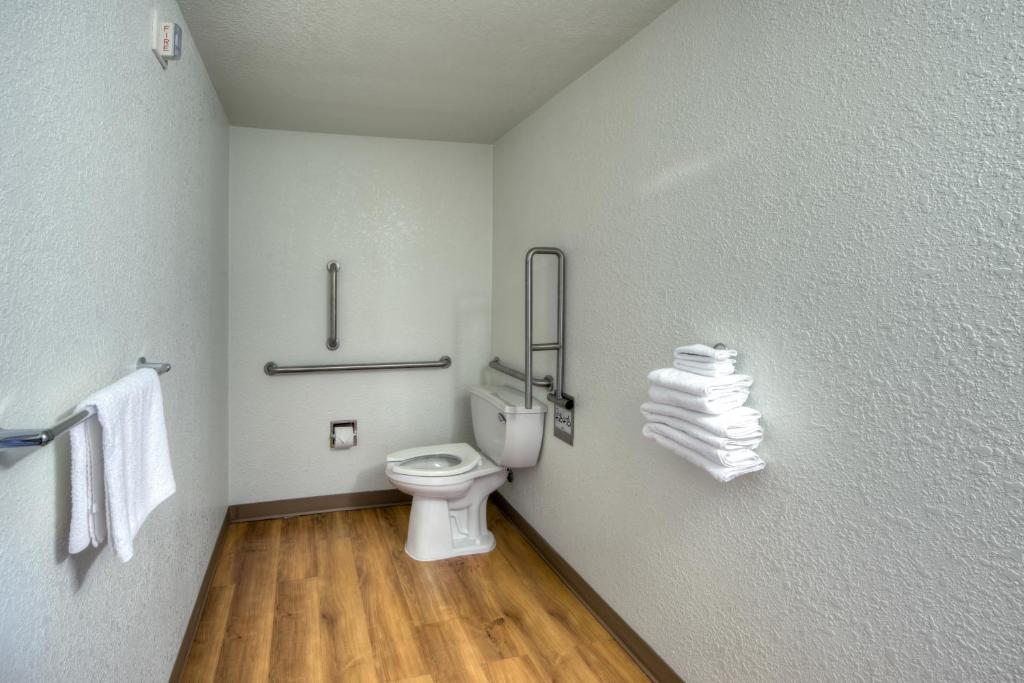Motel 6-Niantic, CT - New London photo