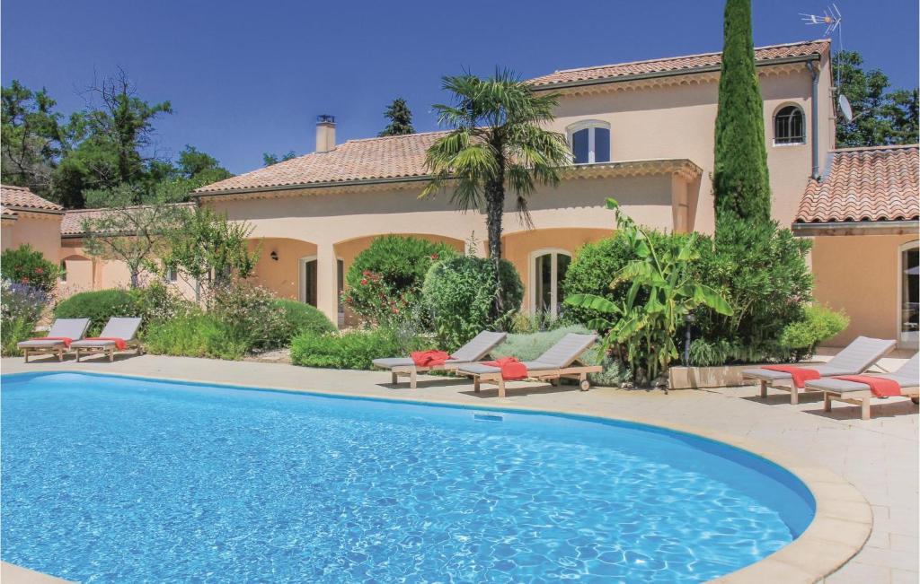 Amazing home in Montlimar with 5 Bedrooms, Private swimming pool and Outdoor swimming pool
