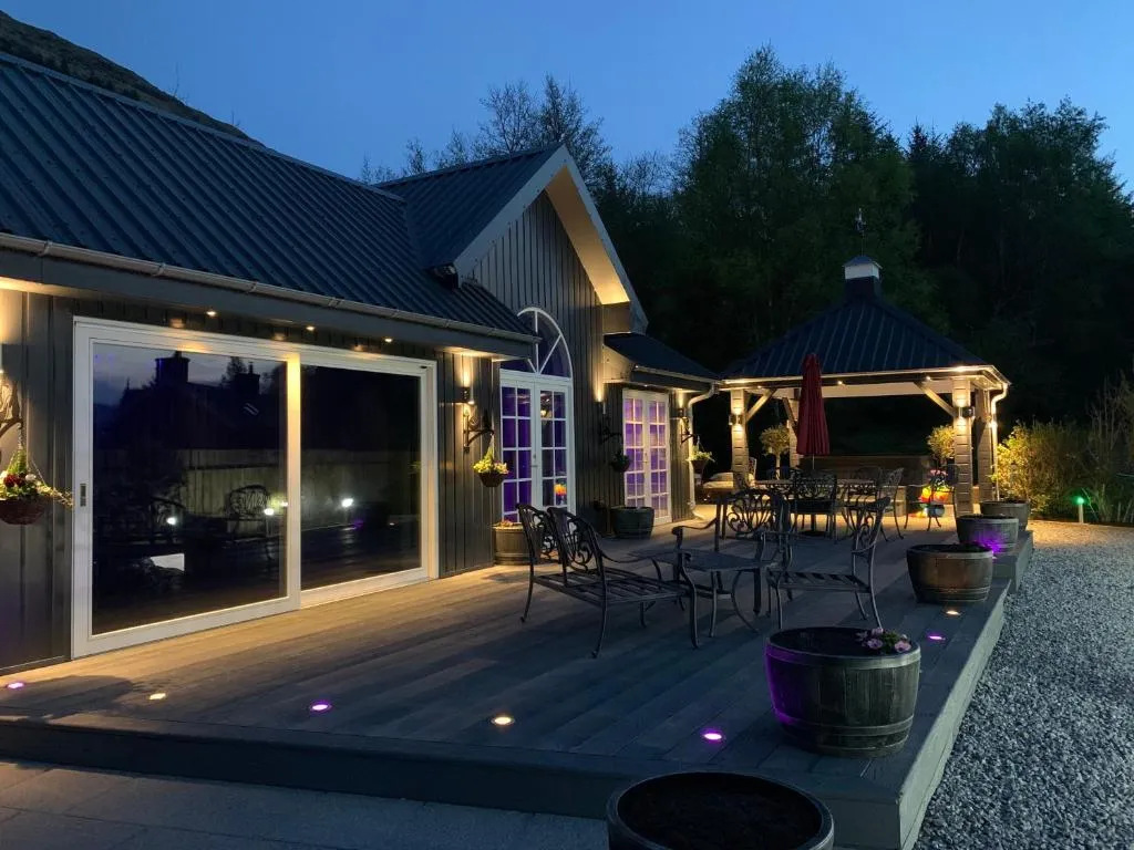 Little Fox Lodge Luxury Hideaway with Hot Tub Glencoe Near Fortwilliam, hotel in Glencoe