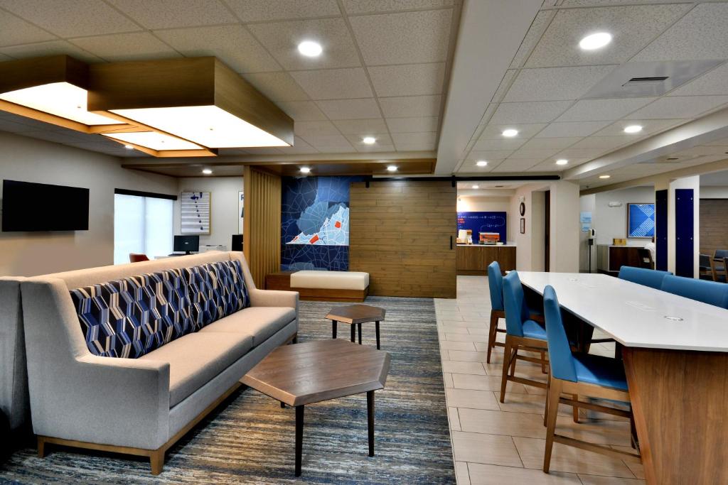 Holiday Inn Express Richmond I-64 Short Pump Area photo