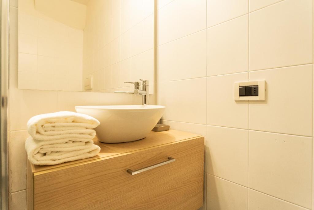 ***** [ ROMANTIC SUITE ] - Como Center photo