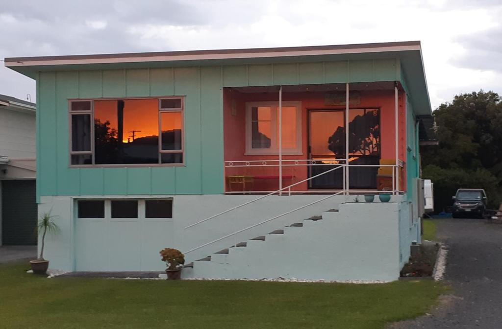 Beach Belle, Bowentown