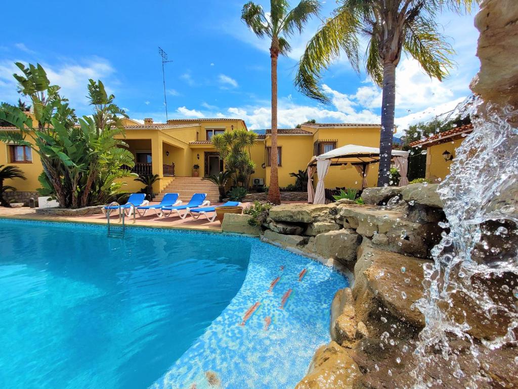 Villa with private pool and tennis court 150 metres from the sea-Villa el Olivo - 3