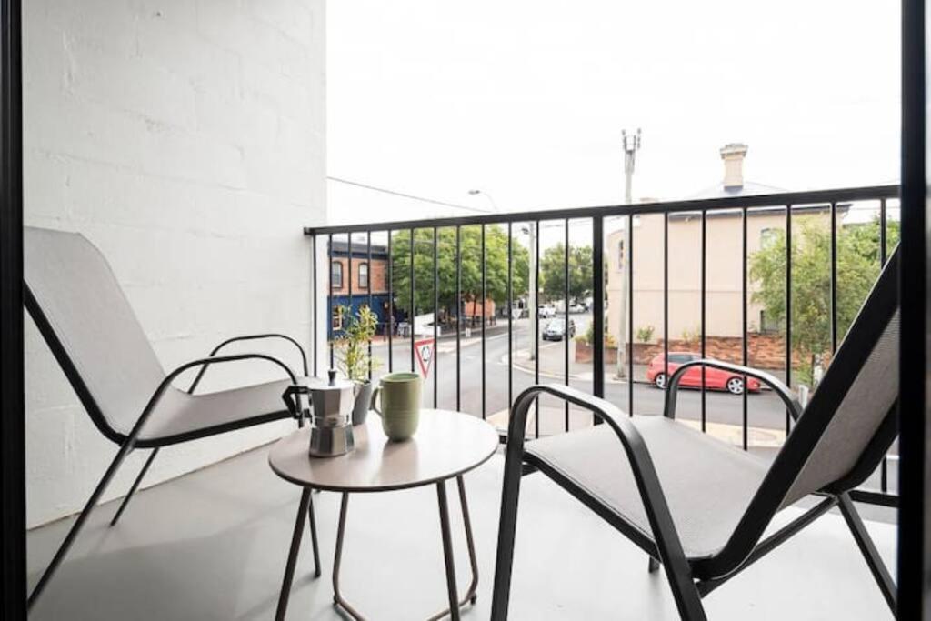 CBD apartment by the Hospital. WiFi and Parking photo