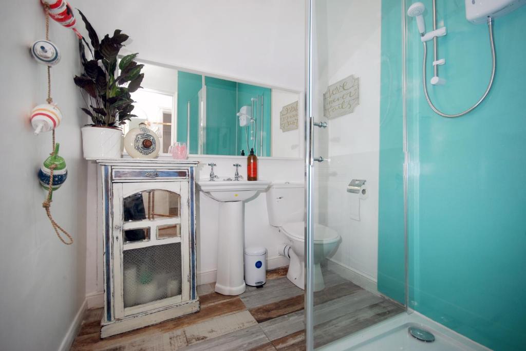 Enjoy Ventnor 2, Pier Street, Wightlink offer photo
