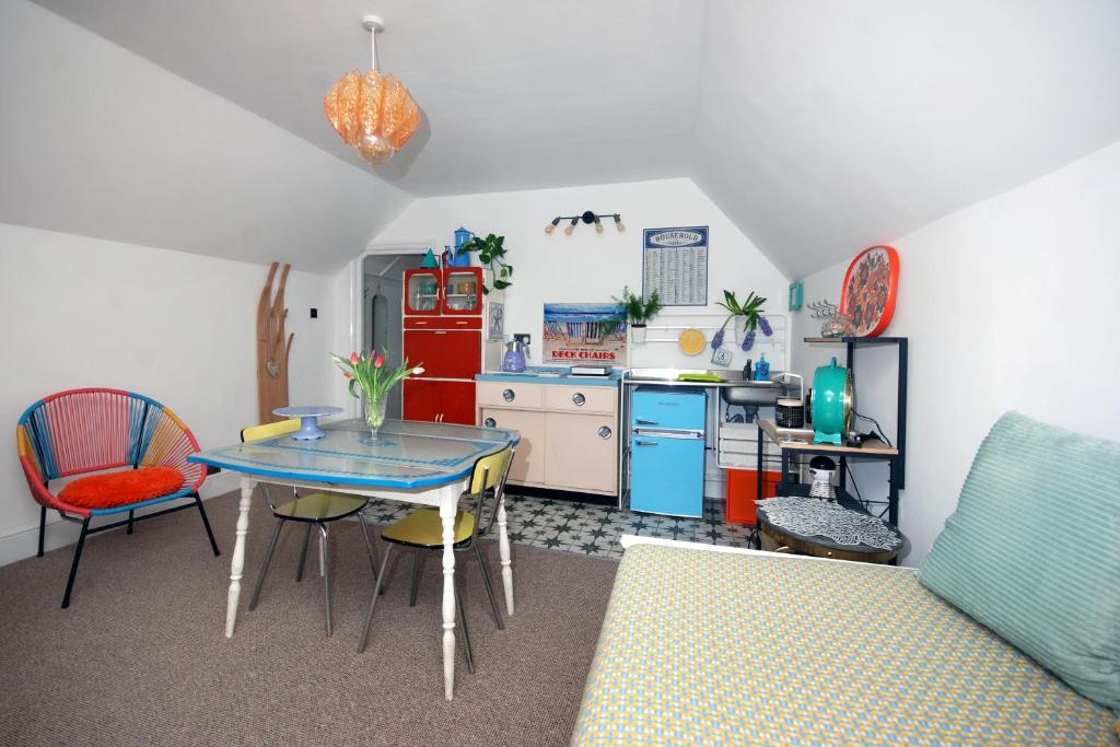 Enjoy Ventnor 2, Pier Street, Wightlink offer photo