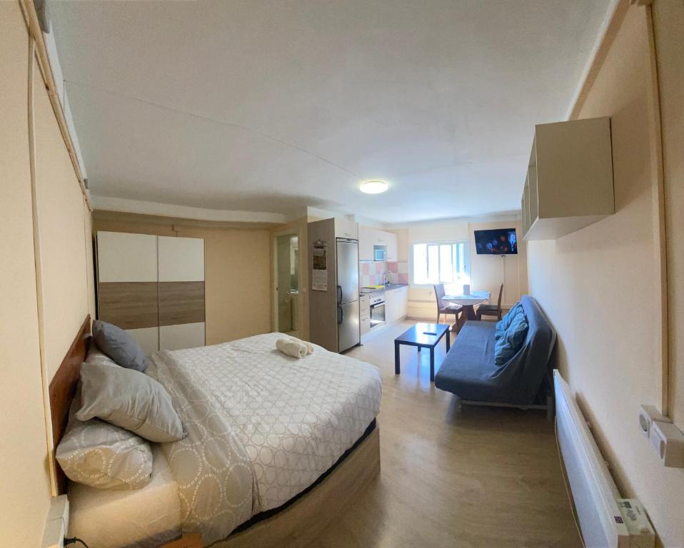 Hostel Penedes — Hotel in Vilafranca del Penedes