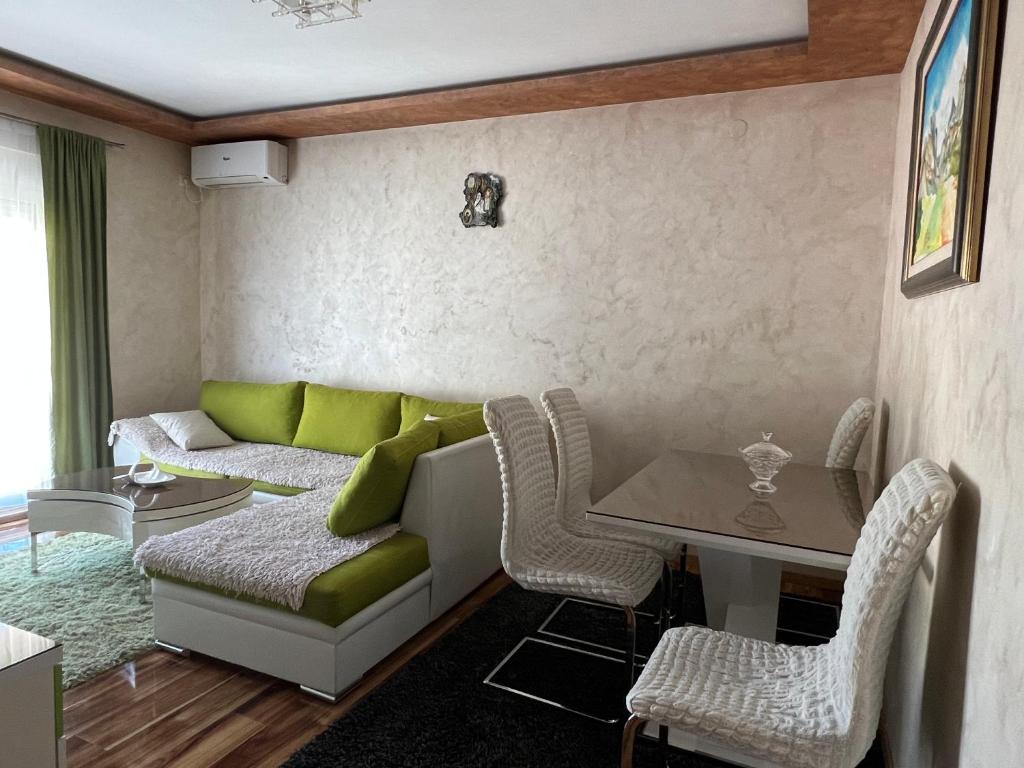 Apartment Zevs 2 - 4