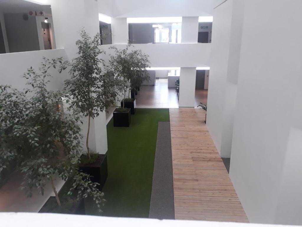 Easy Walk To The Rosebank Mall Close To All Amenities photo