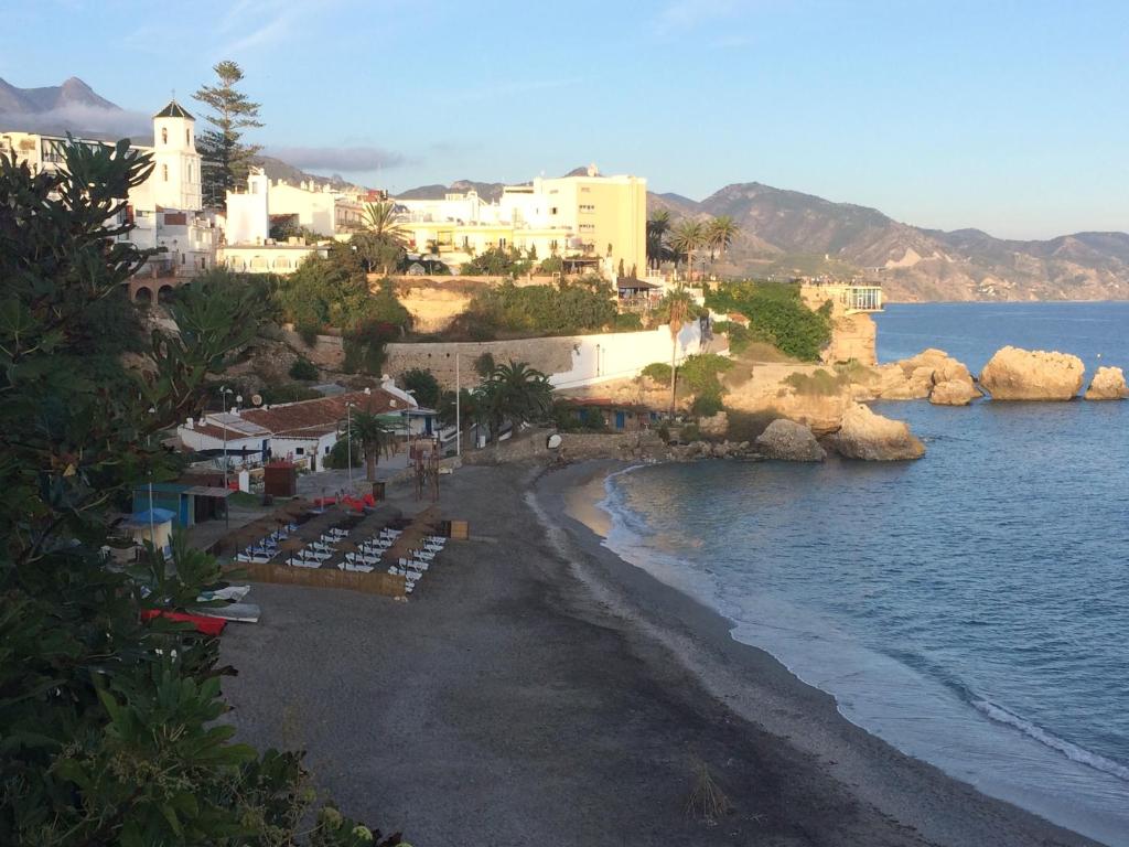 Sea & pool view garden apartment Las Palmeras Nerja - 2
