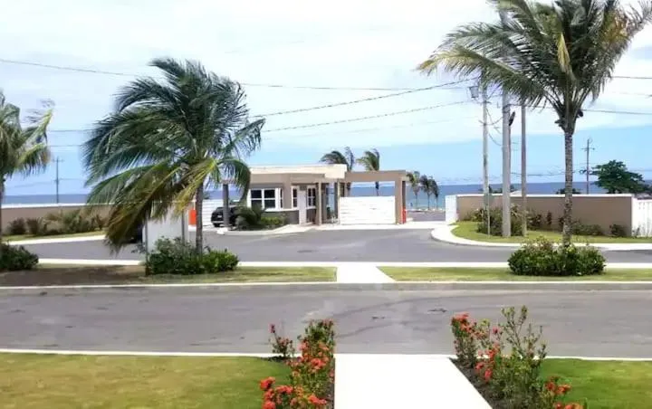 Hamilton @ Oceanpointe a serene 2bed 2 bath Villa，位于卢西的酒店