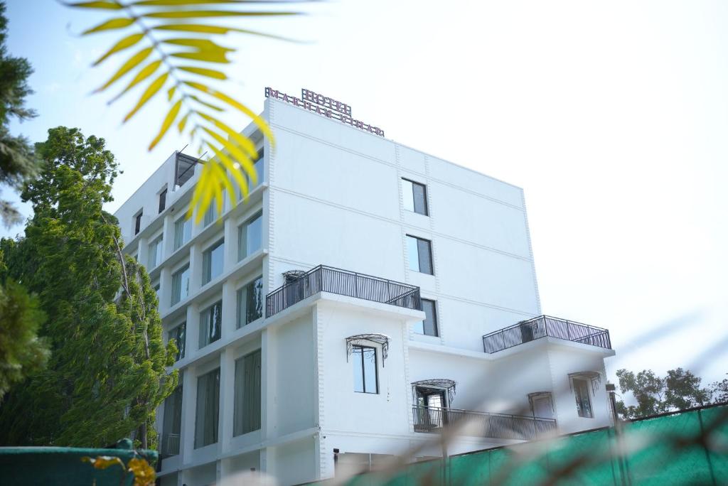 Hotel Makhan Vihar