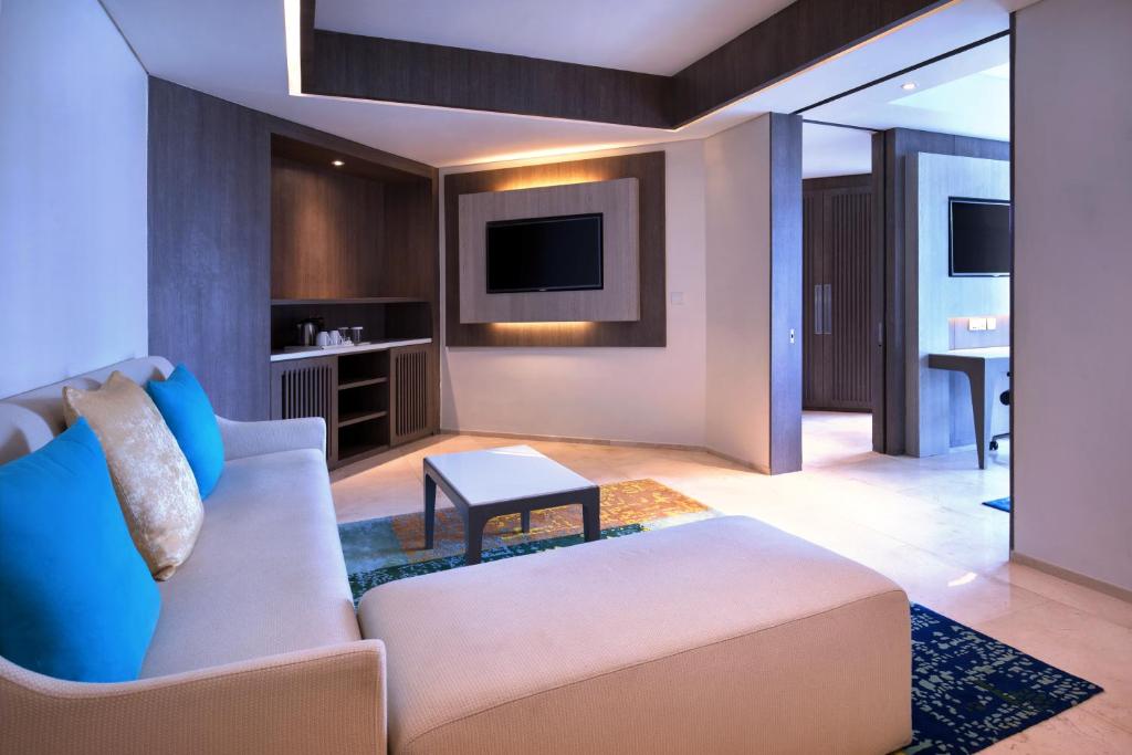 Shared lounge/TV area
