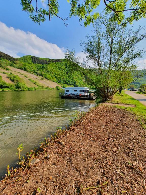Hausboot Mosel photo