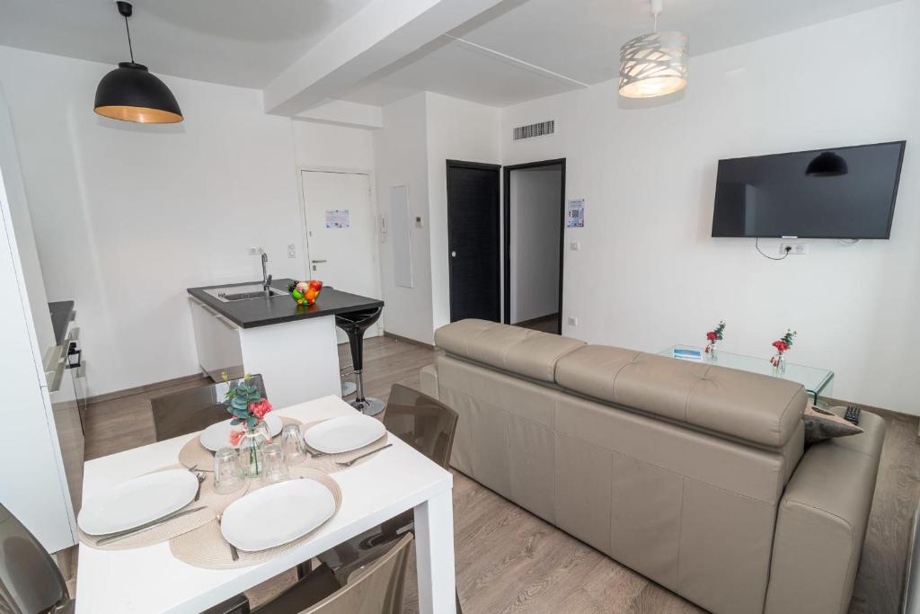 Brand new 2 BR Gambetta Fully Renovated 2021- 5 mns Palais by Olam Properties - 4