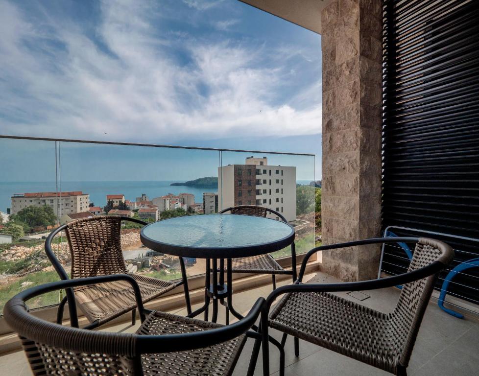 Horizon-One bedroom apartment with pool Jane - 1