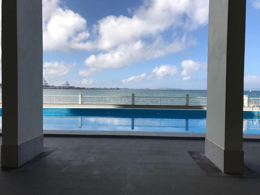 2 Bed Flat - Sleeps 6 - Pets - Pool - Parking - 3