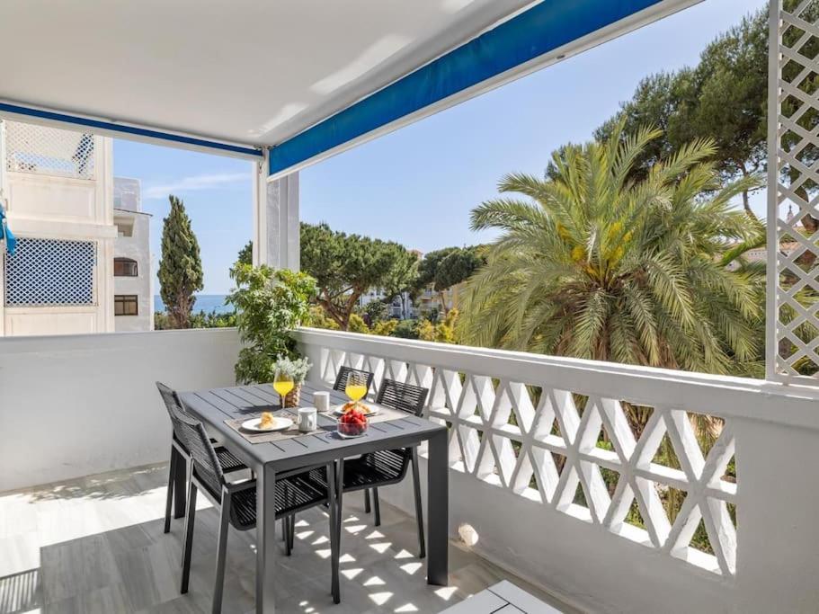 Stylish Sea view apartment in Playas del Duque - 3