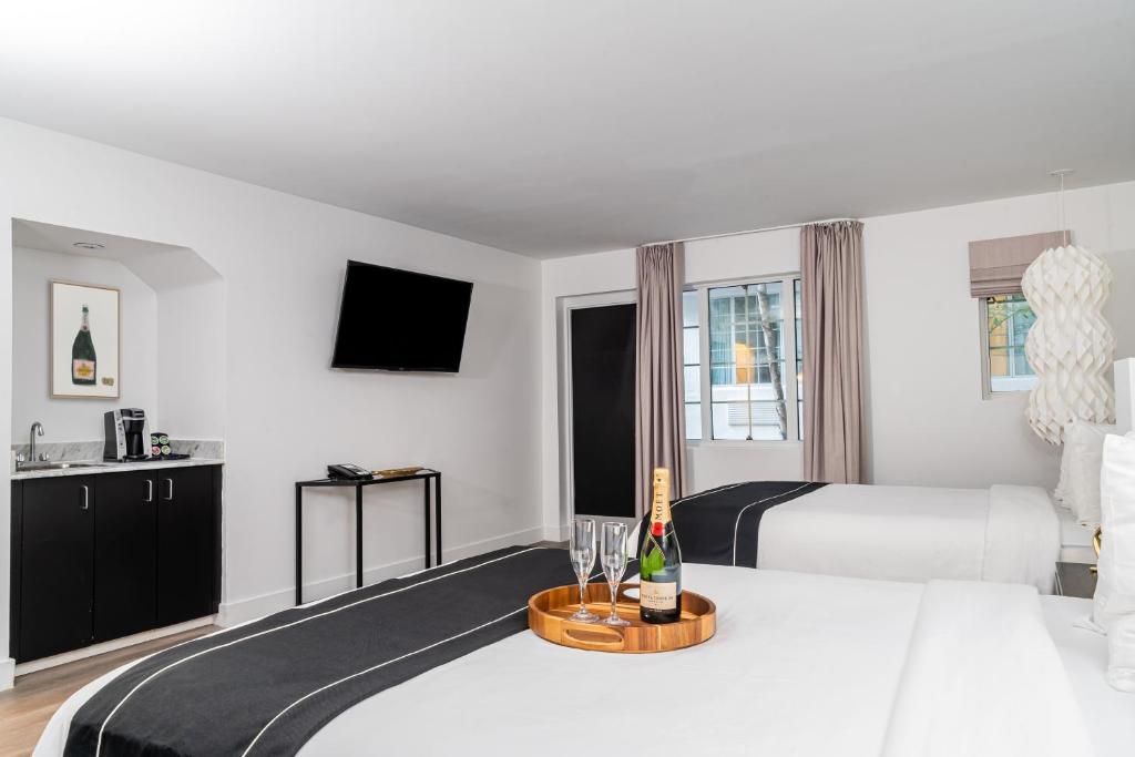 Shared lounge/TV area