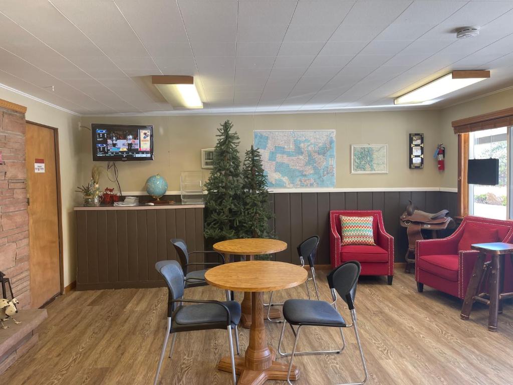 Saddle & Surrey Motel photo