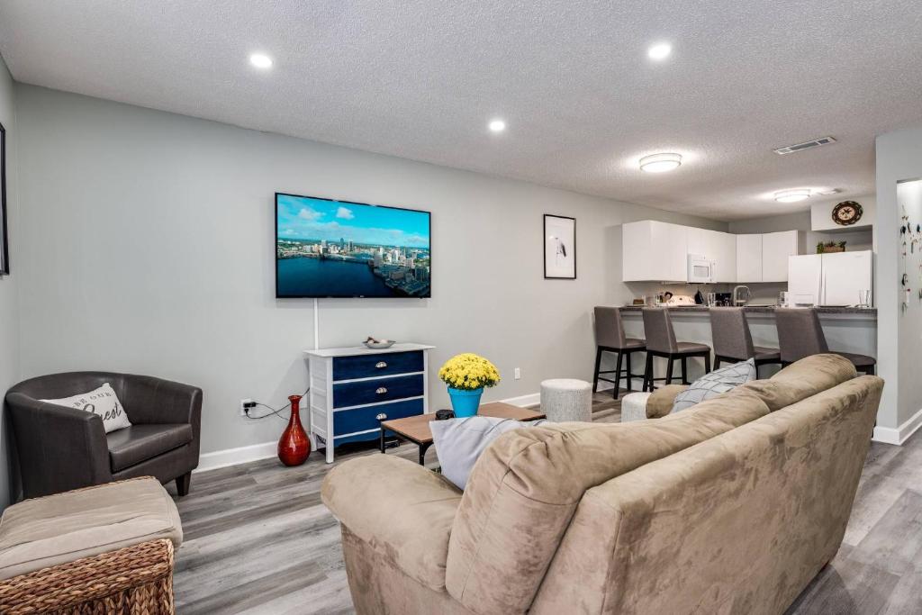 The Nutty Squirrel!, Jacksonville