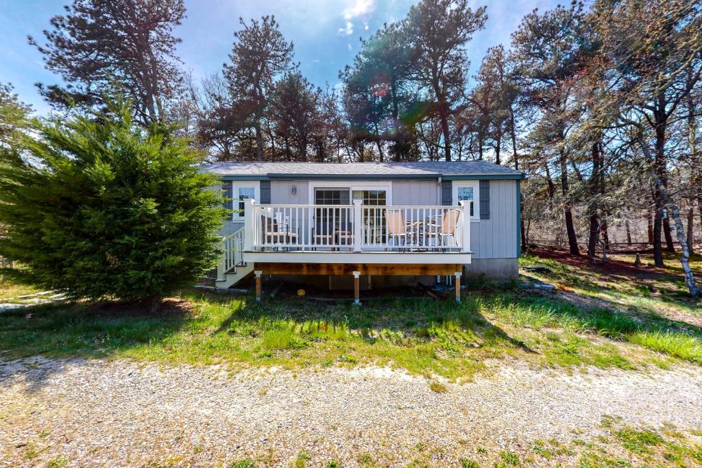 Whitman Surf Cottage & Great Hollow Retreat photo