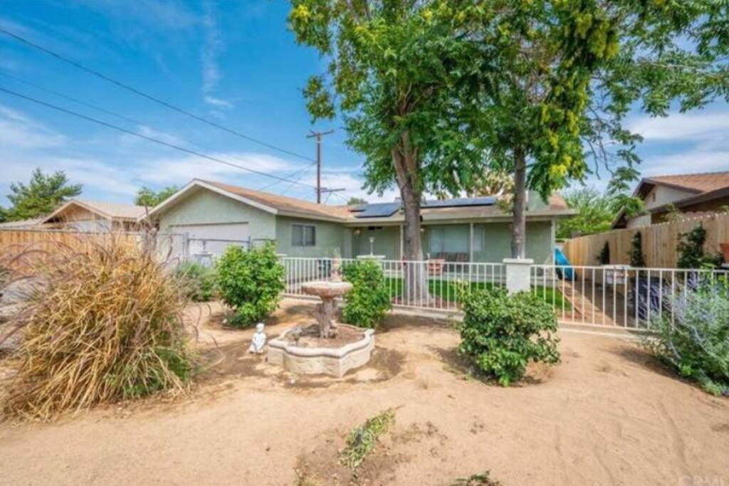Peaceful desert getaway, come enjoy!