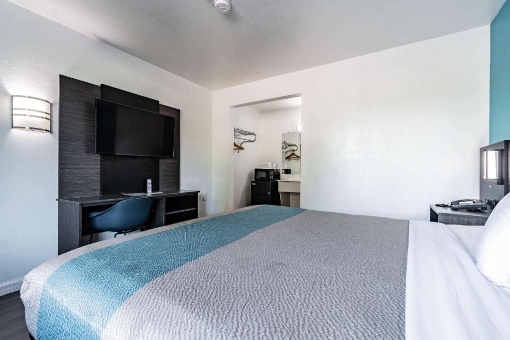 Motel 6 Tampa Near Fairgrounds - Casino photo