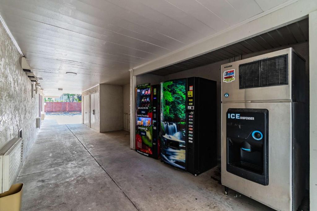 Motel 6 Tampa Near Fairgrounds - Casino photo
