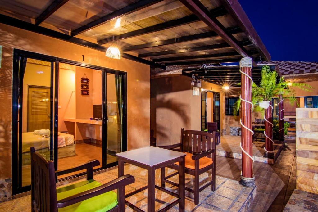 パニサラ プールヴィラ ホアヒン (Panisara Pool Villa Huahin) スイミングプール