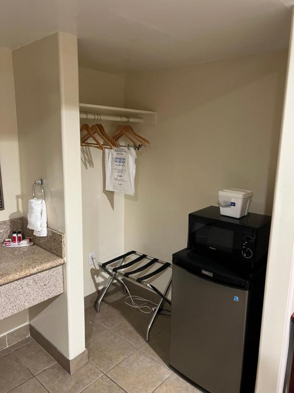 Travelodge by Wyndham Brea photo