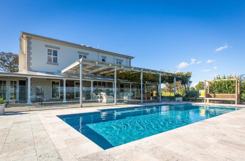 Staghorn Manor, Lovedale