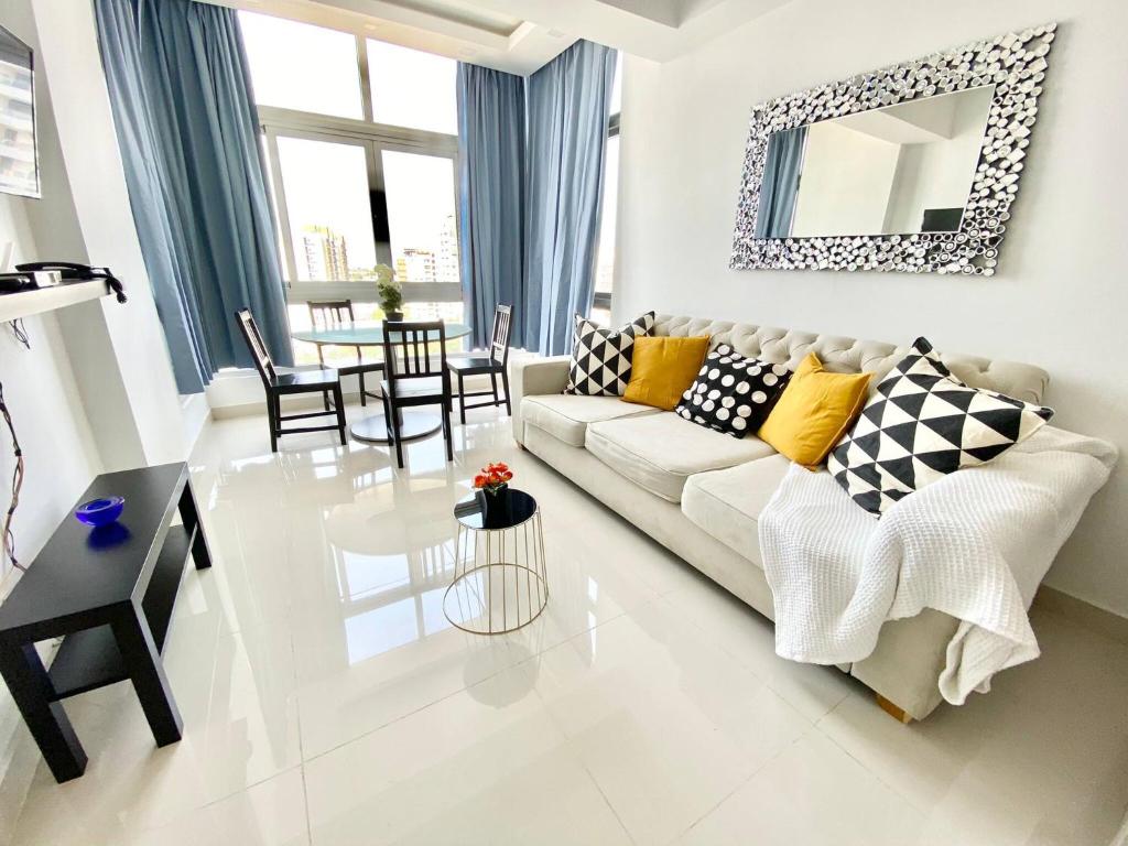 luxury 1br , Pool, Gym, Close Agora Mall
