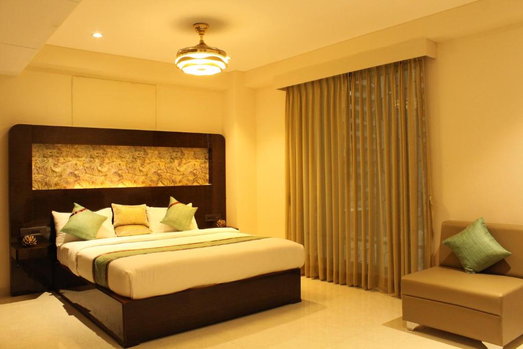 The Kings Square — Hotel in Surat