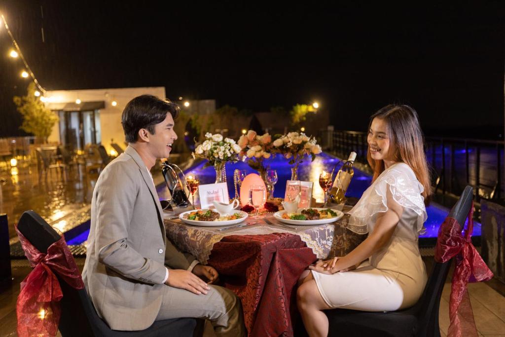 Satoria Hotel Yogyakarta Satoria Hotel Yogyakarta – Rooftop Relaxation with a View