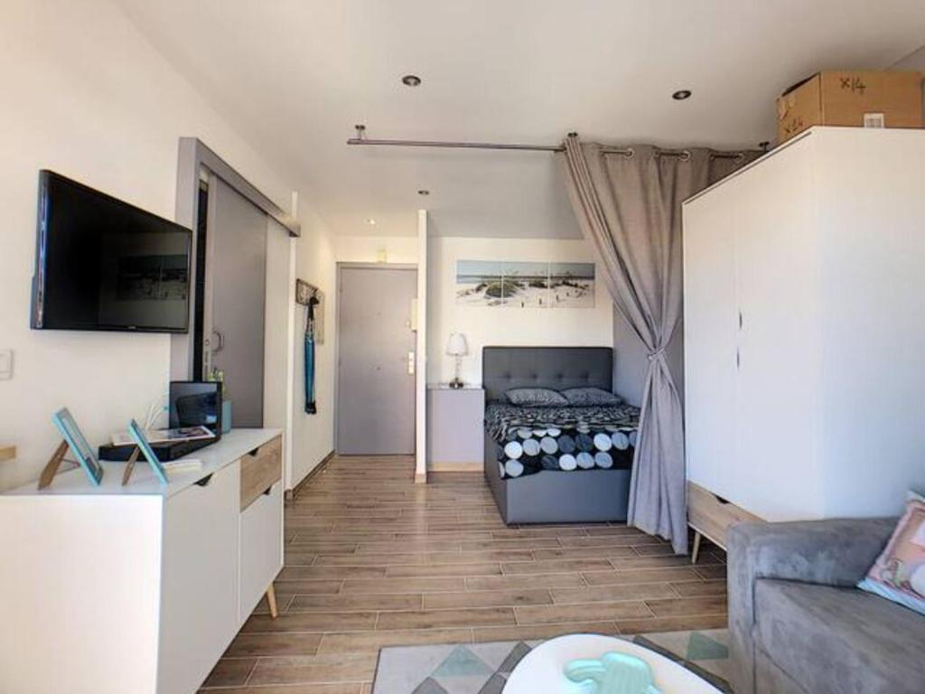 Juan Les Pins Centre - Studio Neuf Avec Terrasse - 3 Mins Des Plages - Jazz Apartment - 5