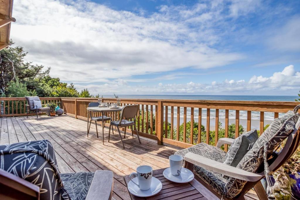 Shorepine Retreat, Newport