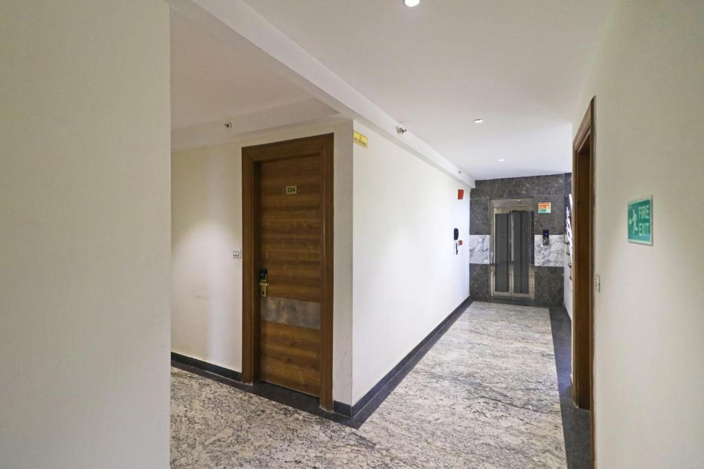 Hotel The IVY Grand With Free Secured Parking photo