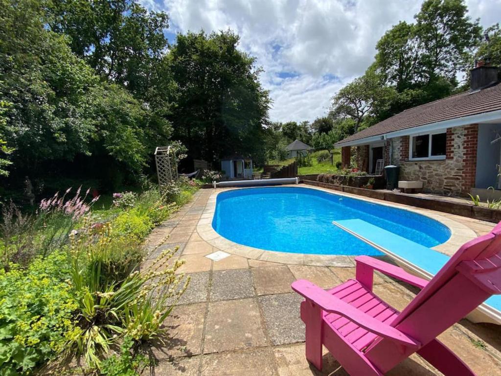 Family Home with large garden and pool near Totnes