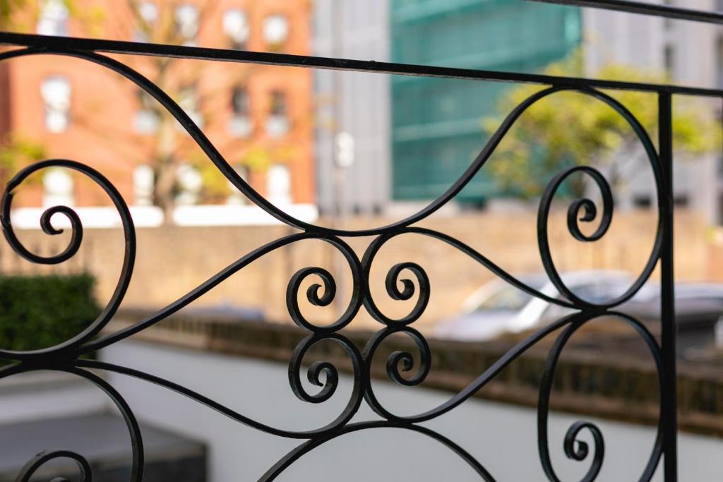 PenthouseStays Chelsea - Luxury King / Queen Bed Studios - near King's Road photo